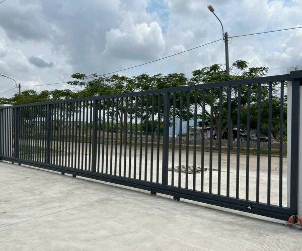 Cửa cổng trượt tự động cho nhà máy cần chú ý những gì