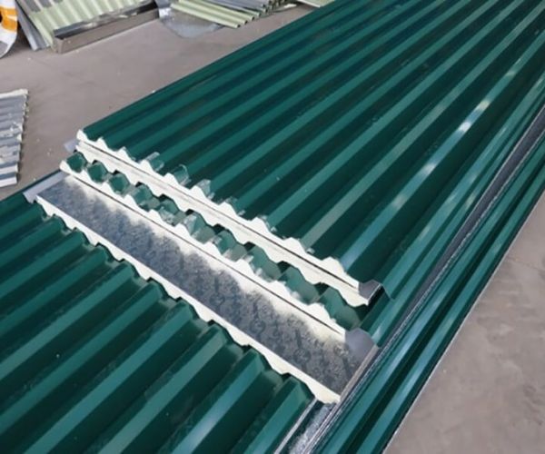 So sánh chi phí tôn lạnh và tôn cách nhiệt